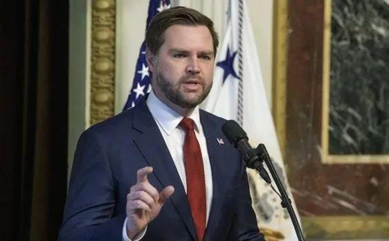 我们要当心了！万斯很可能成为下一届美国总统。一旦他当上总统，就不只是天天制造戏剧