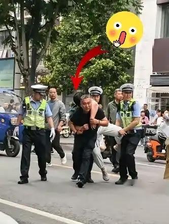 6月7 日高考正式开考，考场内有人从容应战自信估满分，也有考生遇难题心态不稳临场