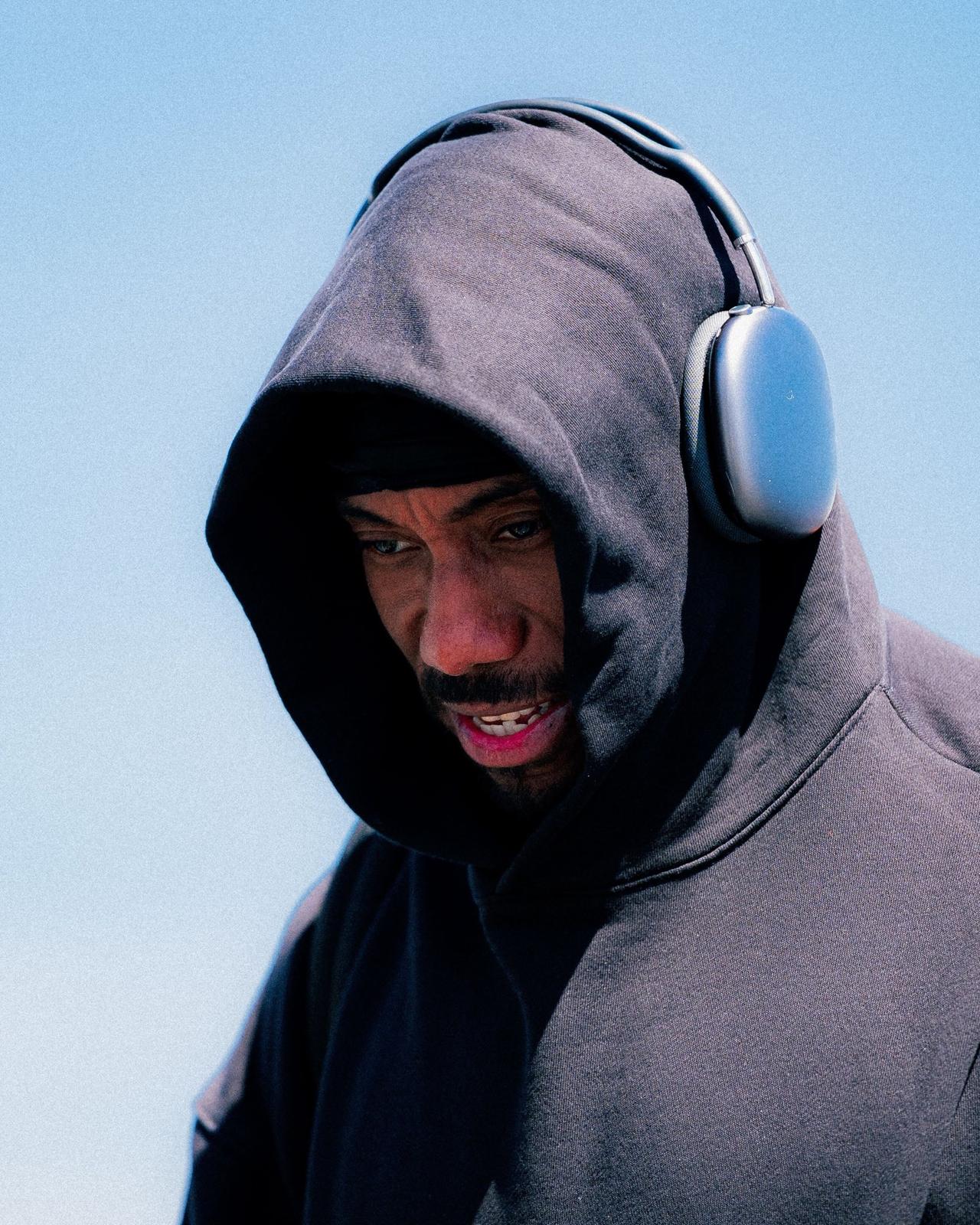 伦纳德本赛季场均 28 分 6.3 篮板 3.6 助攻2 抢断，投篮命中率 50