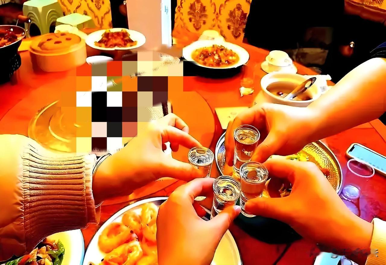 江西宜春，一60岁男子儿子结婚，他请战友前来赴宴，宴席当中，战友喝了2两白酒，之