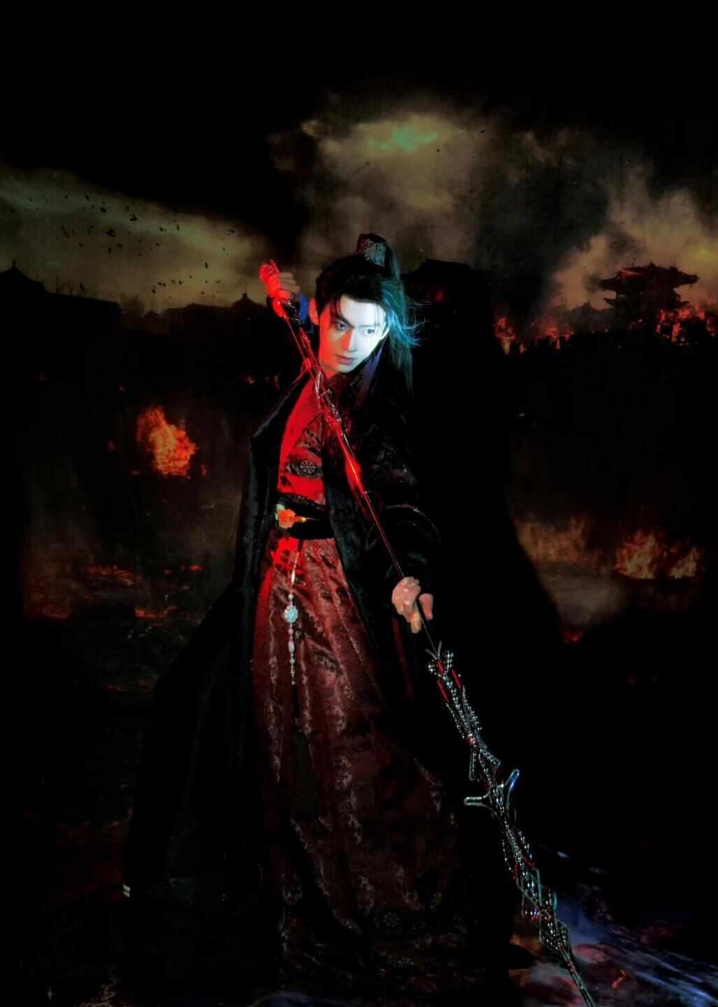 《百花杀》最大惊喜居然是何与‼️
《百花杀》能这么好看，何与饰演的萧华雍绝对是最