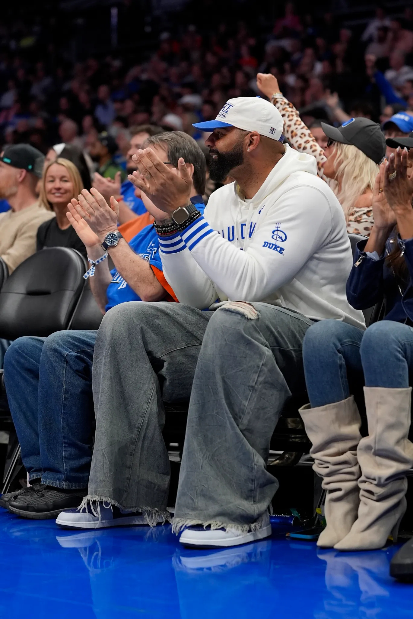 卡洛斯-布泽尔本赛季现场观战了杜克大学34场比赛中的32场，既是为了支持母校，更