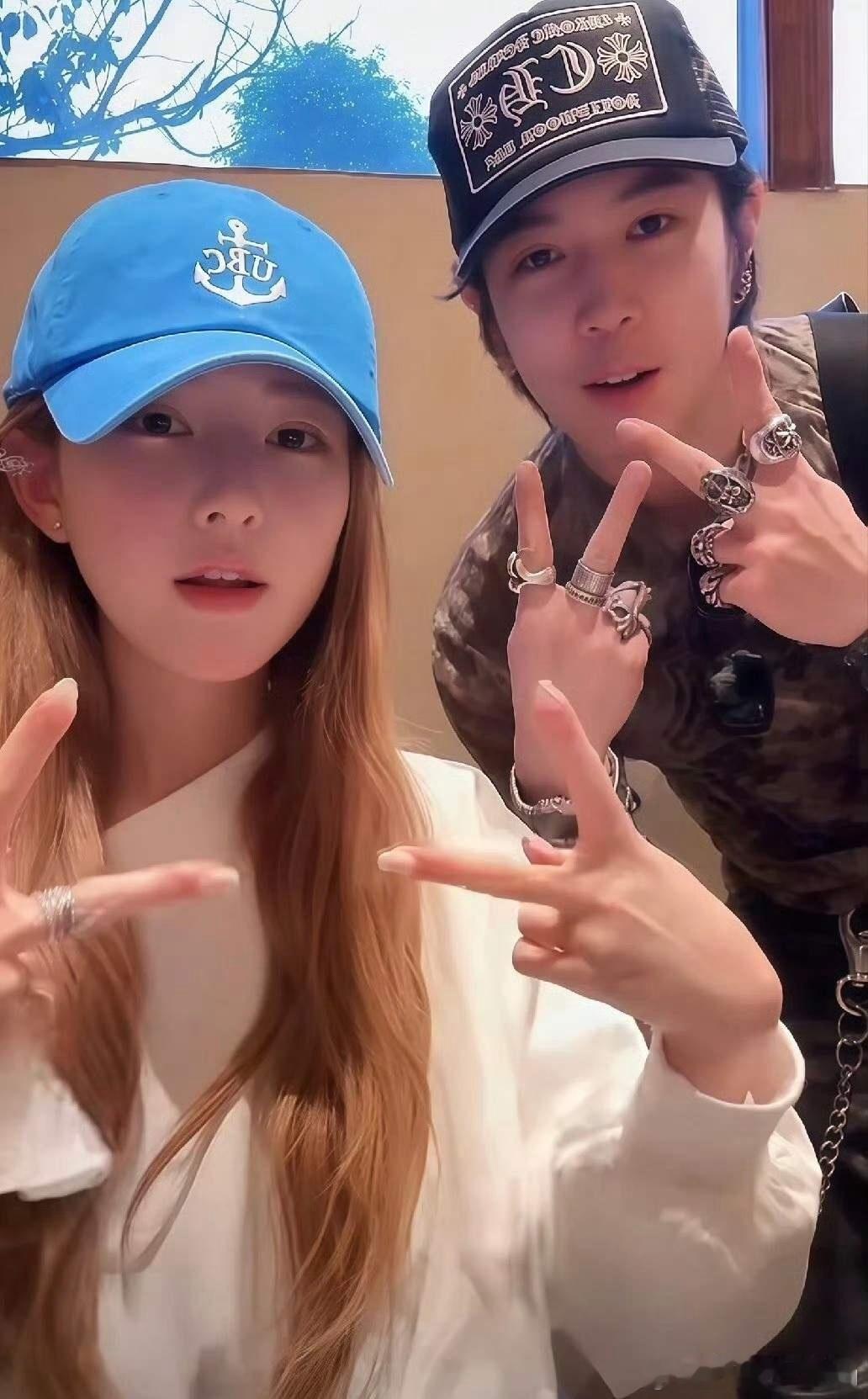 马伯骞回关虞书欣虞书欣和赵露思这是又杠上了？你抢我CP，我抢你哥哥…前不久，赵露