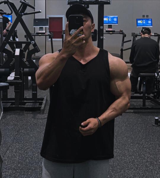男友臂 肌肉 毫无训练痕迹只有拍摄技巧