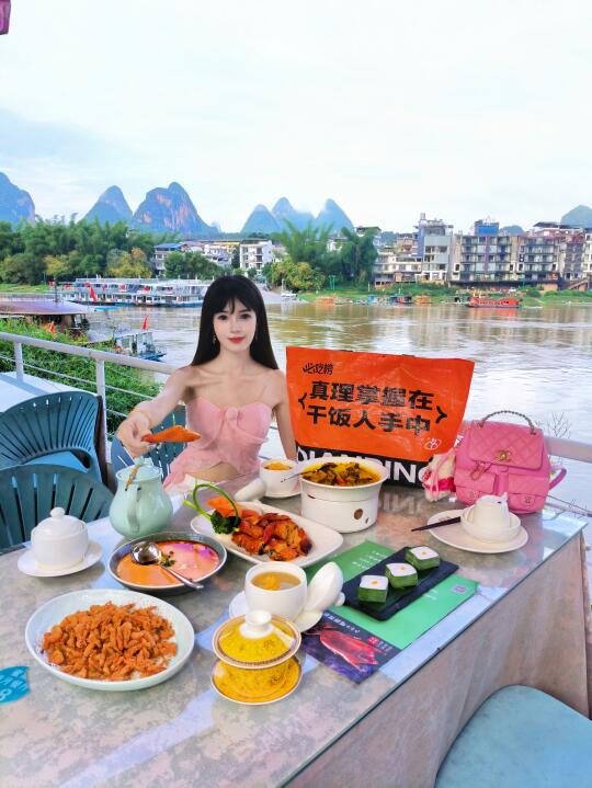 阳朔旅游bi打卡，西街附近jue美江景餐厅