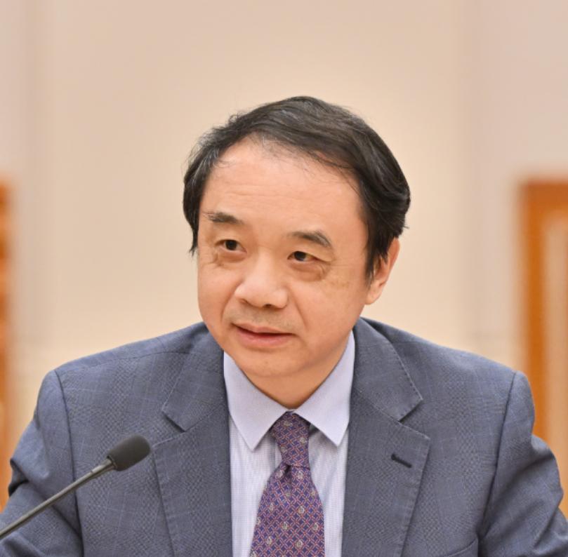 2016年，杨振宁曾顶着骂名阻止建造300亿的大型粒子对撞机，这也惹怒了中科院院