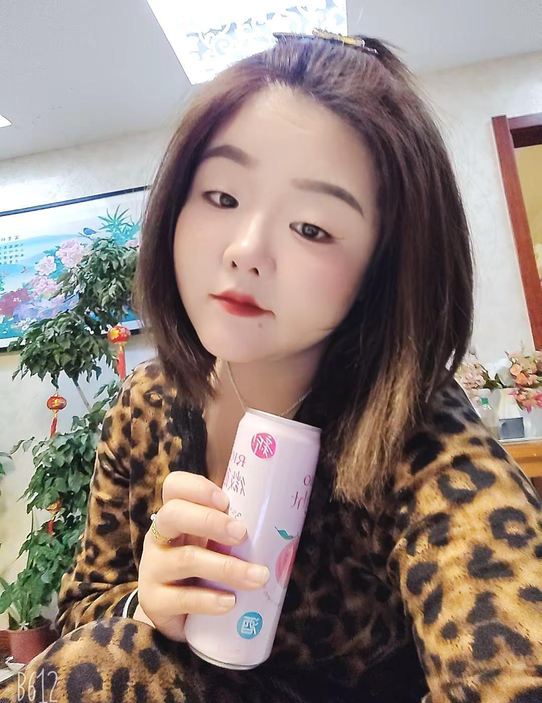 结束一天的忙碌，小酌一盏，给紧棚的神经松绑，再微醺里拥抱自我[玫瑰]