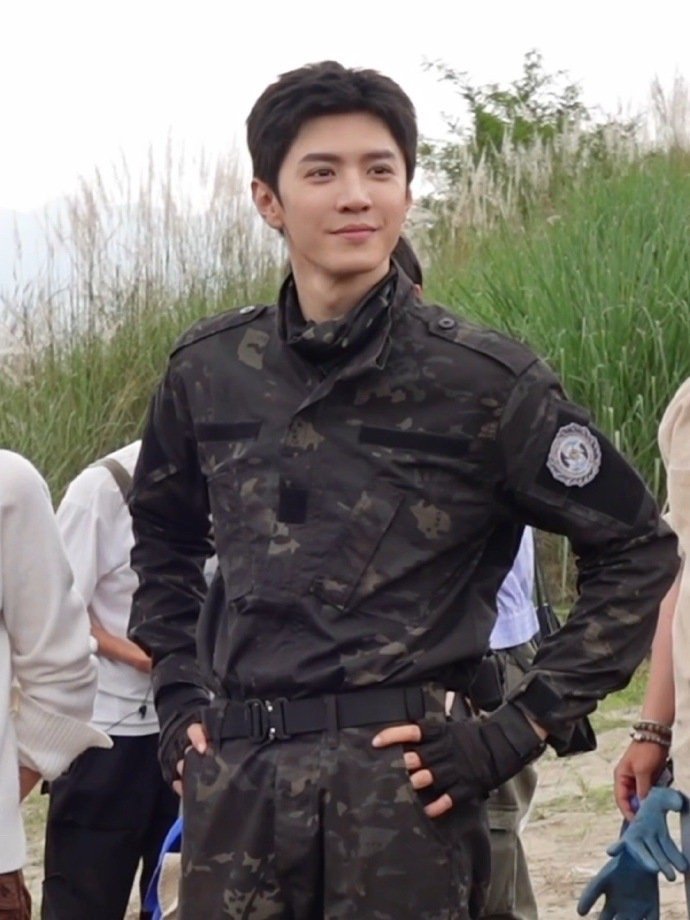 陈哲远大侦探路透梦回李瓒 陈哲远用一段路透，完成了一次对角色的深情回望。当“大侦