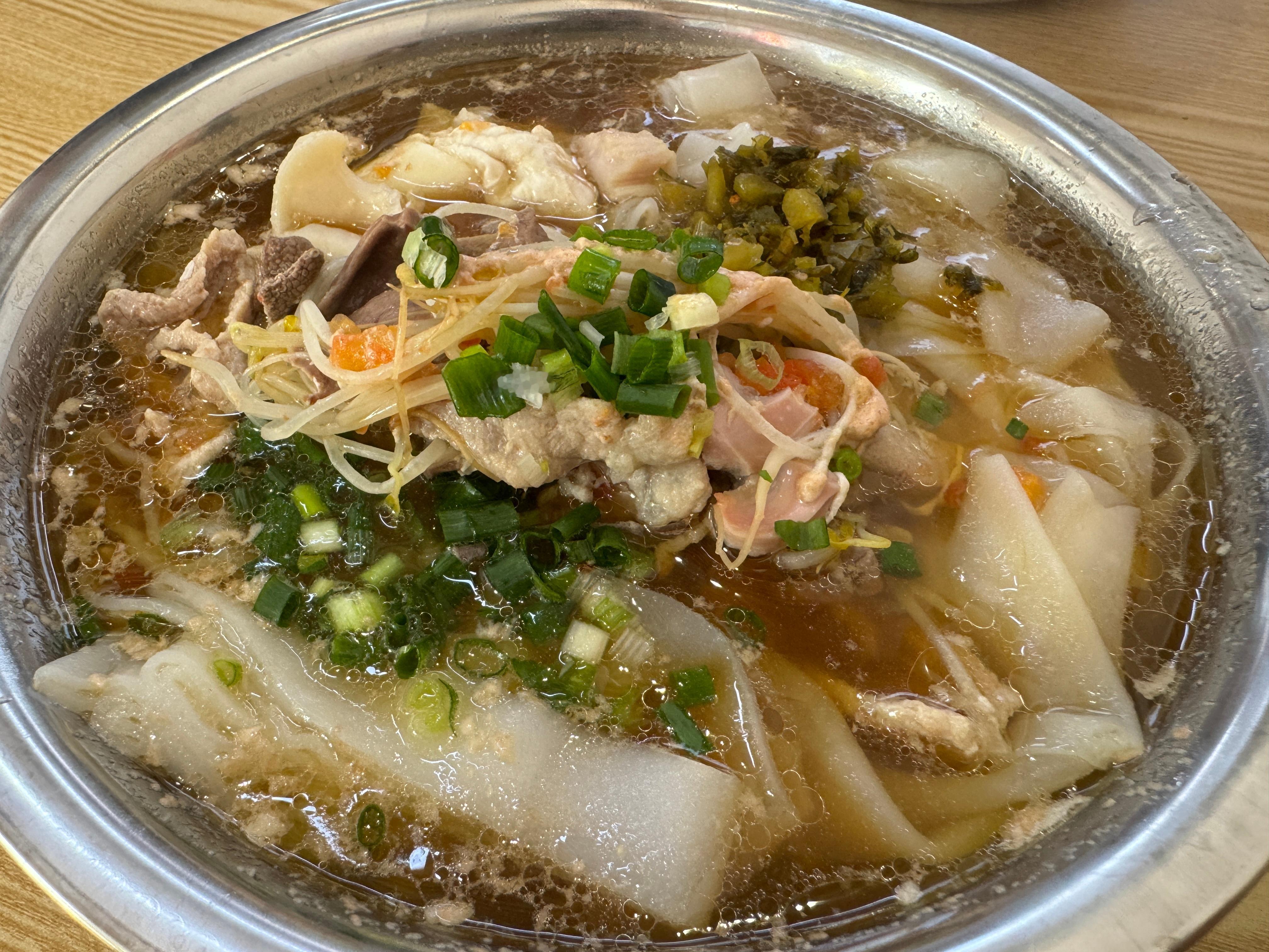 南宁是各种粉，这碗叫什么粉老氖核磁煮粉[单身狗][单身狗]怎么会接受这种赛博朋克