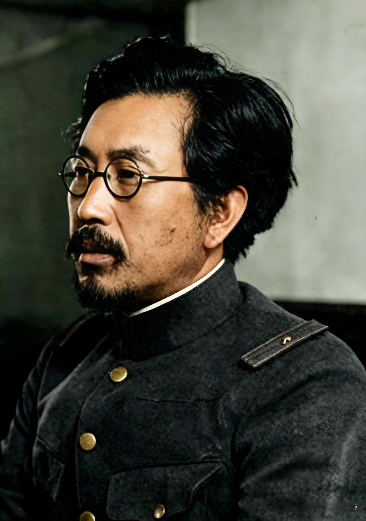 他以细菌战研究资料换取生命
照片上这个魔鬼名叫石井四郎(日語:石井四郎/いしいし