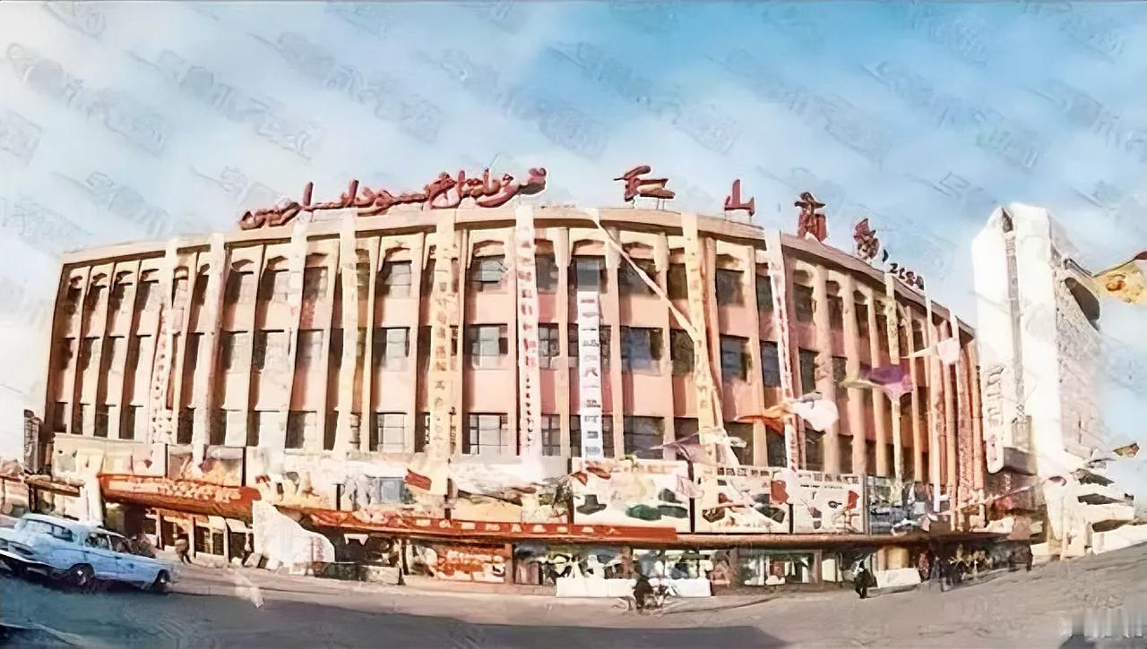 #乌鲁木齐# 这个商场曾经是全新疆扛把子的商场，老乌鲁木齐人和到乌鲁木齐的人必逛