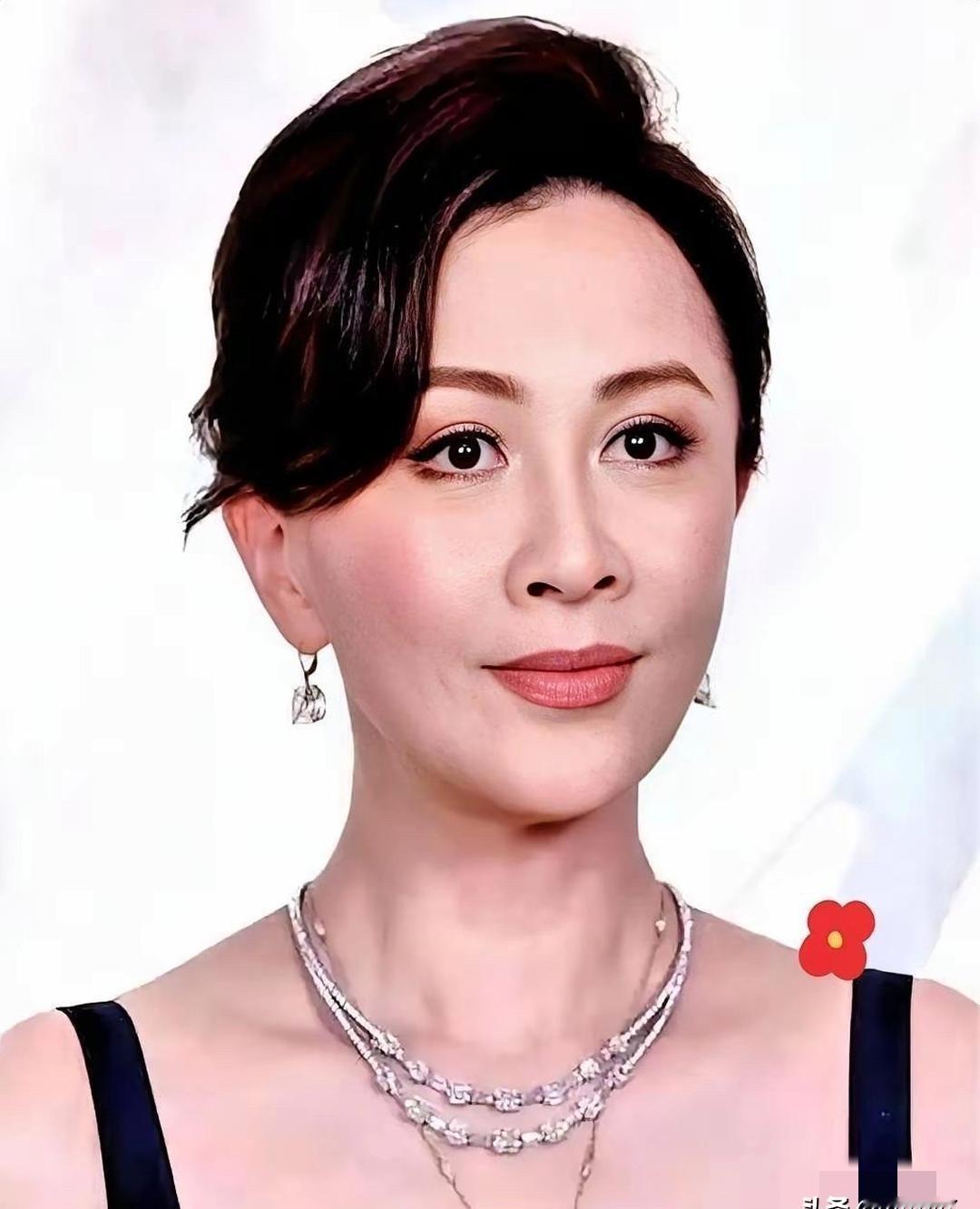 十二年前的照片被甩上封面时，整个香港的镁光灯都在颤抖。
那不是八卦，是四个男人把