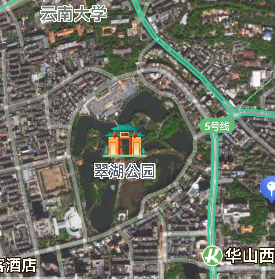 汪曾祺把翠湖比作昆明之眼，确实，位于市中心波光潋滟的翠湖是很像明眸善睐的眼睛，但