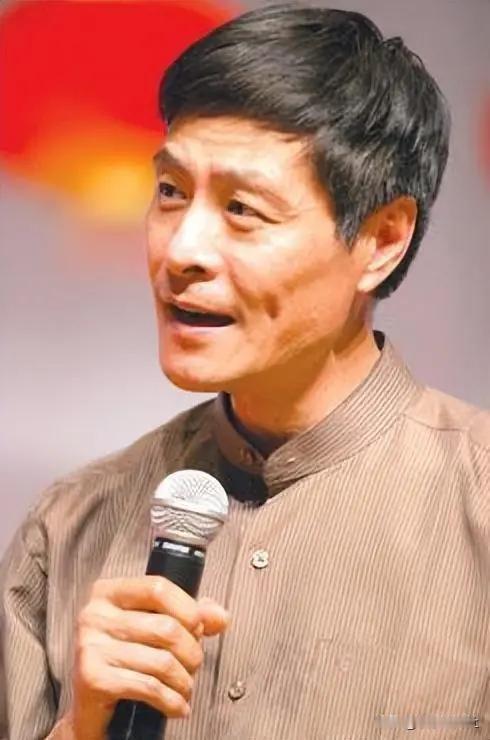 巅峰时期抛下冯巩出国，相声奇才刘伟如何一步步跌落
 
很多老相声迷还记得，当年刘
