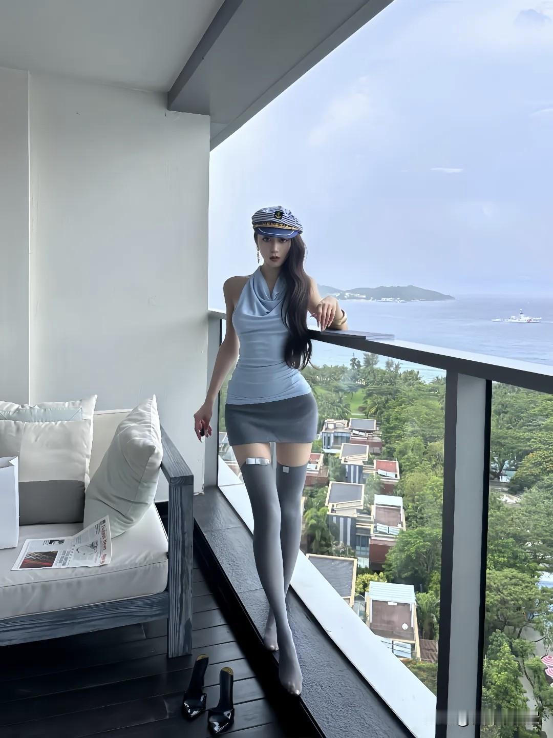 枫叶🍁|优雅灰丝 她很迷人，因为她擅长做自己选择一双什么样的高跟鞋好看?时尚穿