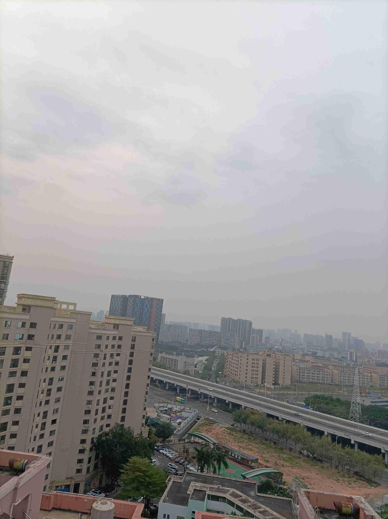 我的今日状态：😁轻松愉快
我这里的天气：🌤️多云:深圳今日多云，气温22度到