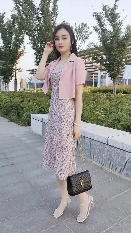 科长被抓要妻子领人，表妹出面顶包演戏，一出大门婚事直接泡汤（故事演绎）
 
咱们