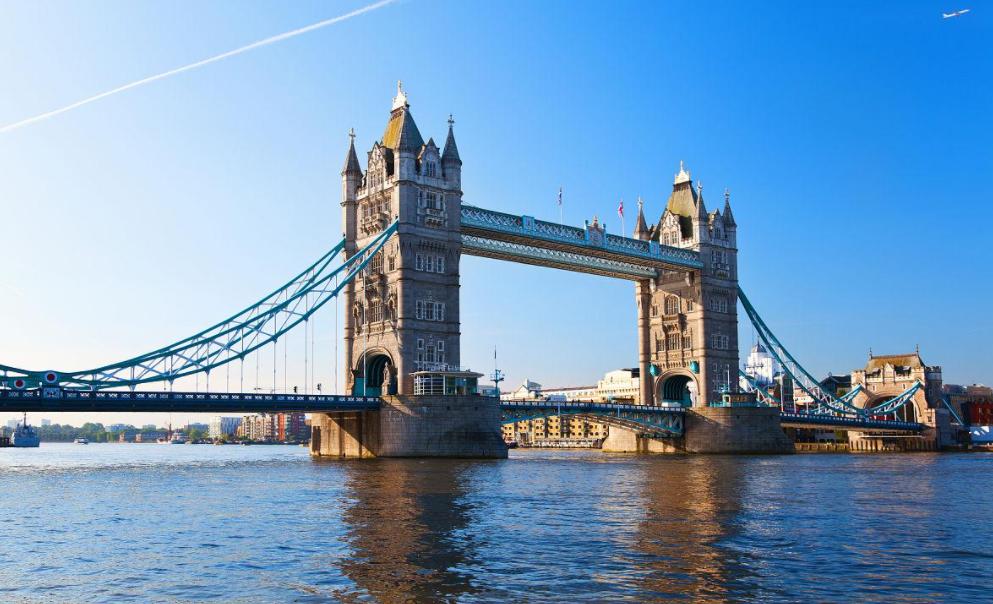 频繁换首相，也救不了英国的经济。英国的金融地位在世界上还是一度很领先的，但全球货