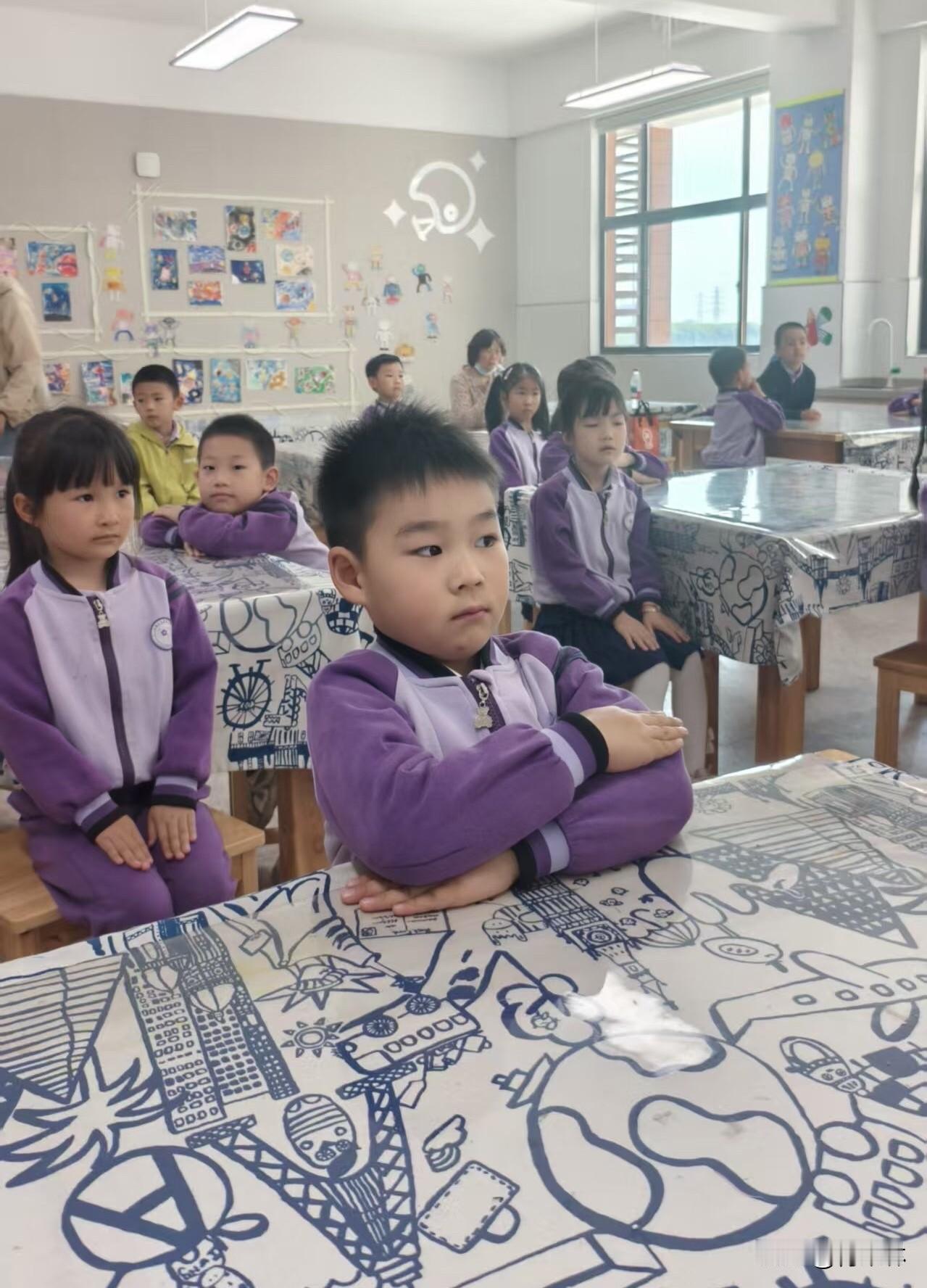 你会为了孩子的童年放弃部分工作吗我觉得会。孩子的童年只有一次，错过就再也补不回来