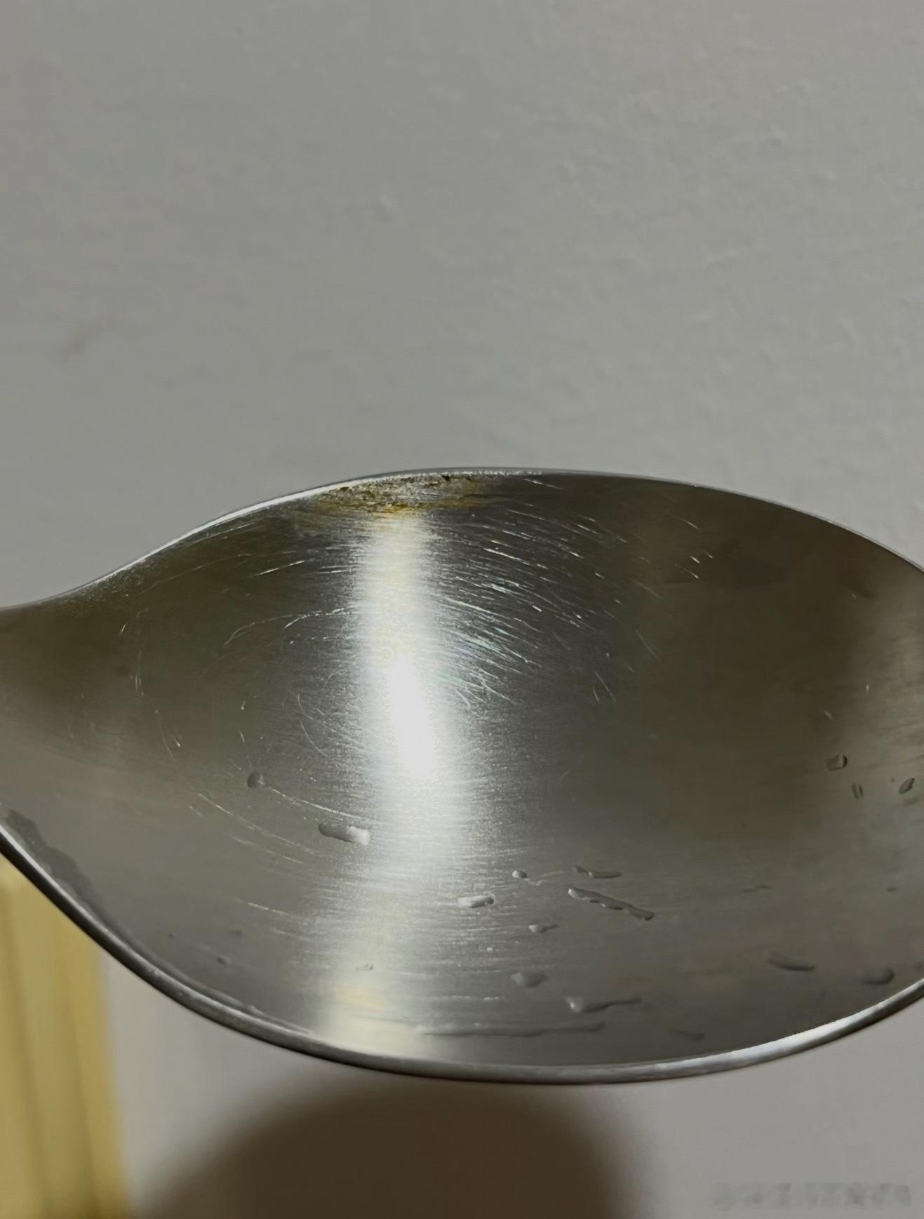 不锈钢餐具你有点不礼貌了看着干干净净颜值在线，用起来却处处“闹脾气”。磕碰刺耳、