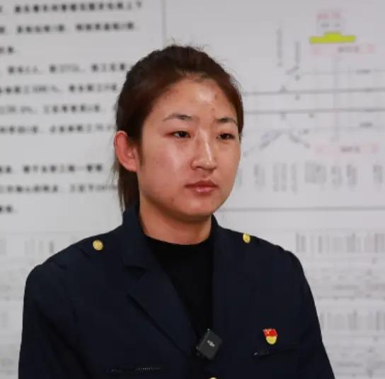 95后铿锵玫瑰薛娇！扎根北疆铁道线，用细腻守护万里平安
 
薛娇，女，汉族，19