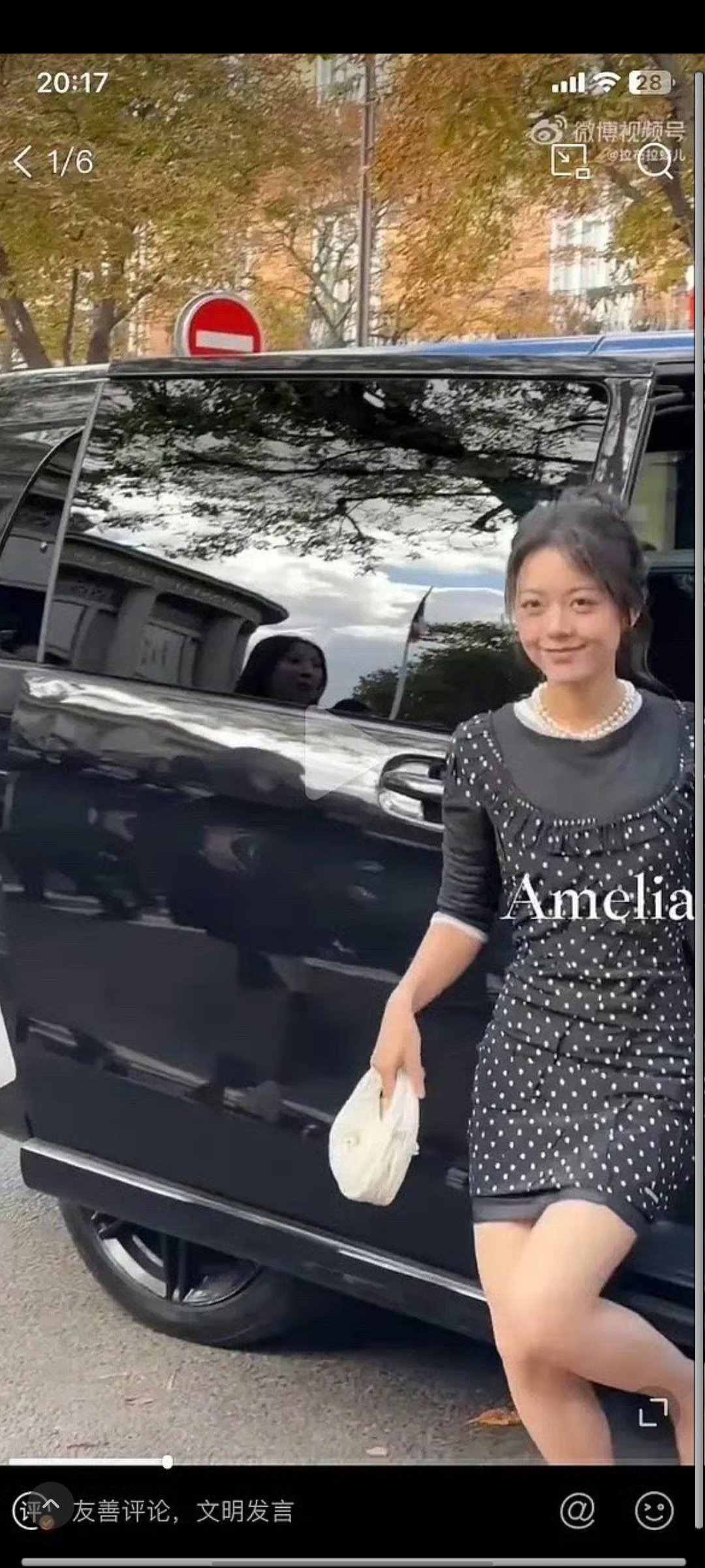 粉丝辣评，赵今麦拍成闫妮老师 ​​​