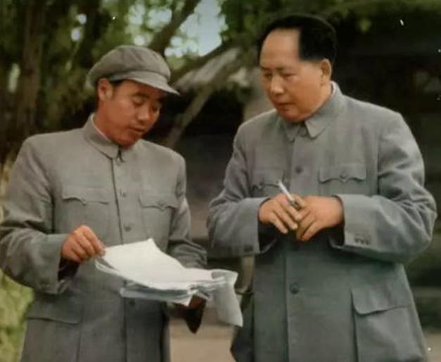 1960 年 9 月的江西，汪东兴正在会议之中，气氛本平常无奇。但秘书匆匆而入，