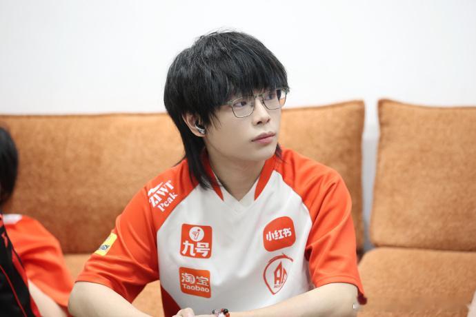 AG锁季后赛败者组AG时隔三年掉入败者组遗憾没能挺进胜者组，AG掉入败者组。时隔