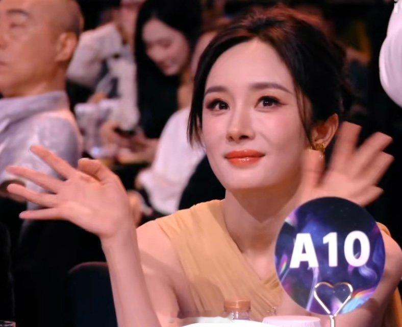 内场镜头给完杨幂给白鹿镜头给完杨幂给白鹿内场双C，内场镜头给完杨幂给白鹿 