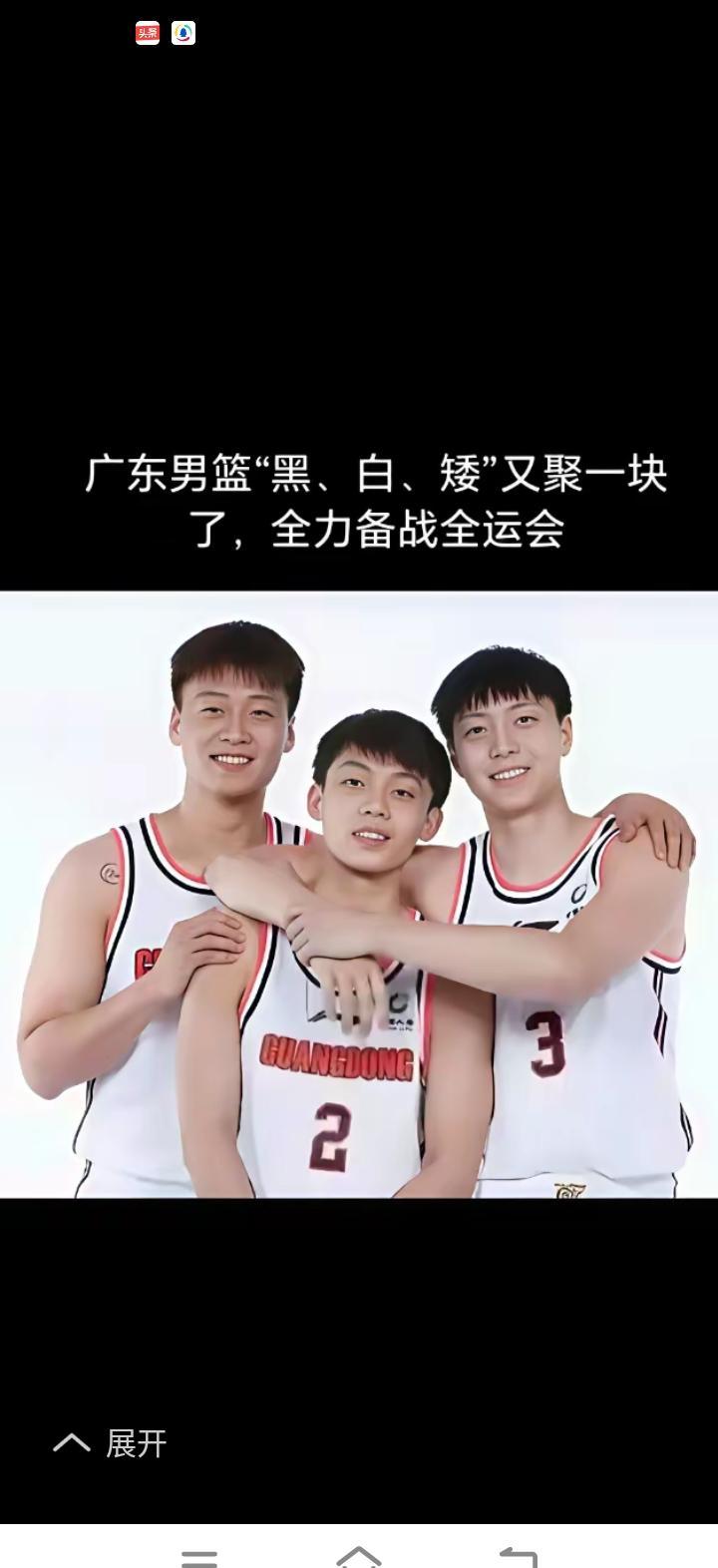 如果我说，胡明轩是那个漂亮的数据单，徐杰是背后那张被攥出折痕的赢球记分牌。
杜锋