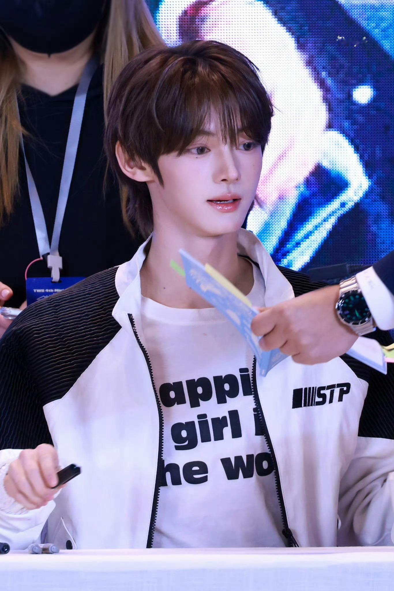 振儿完全清纯美大爆发….这么多头饰戴的明白吗，让我来！！tws北京签售韩振签售饭