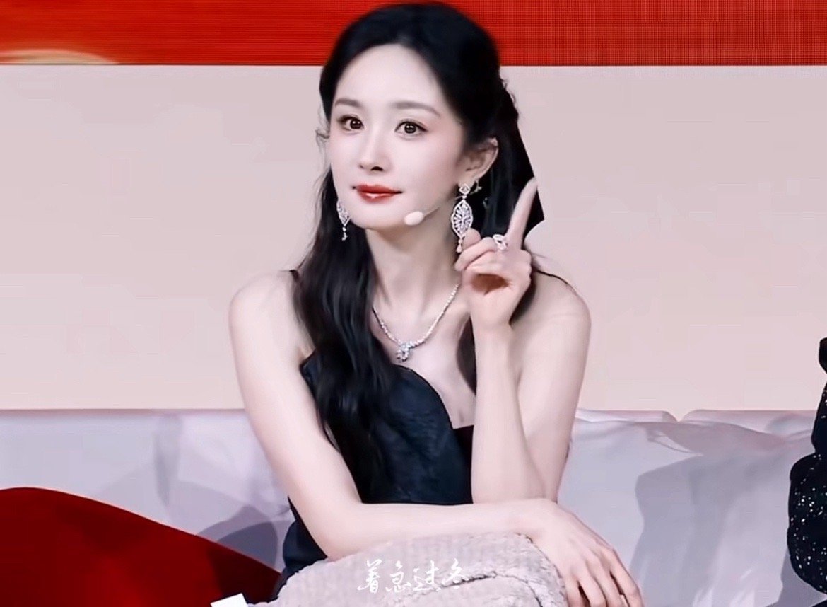 电竞女主角找到啦！[打call][打call]幂姐今天这个造型妥妥的电竞小说女主