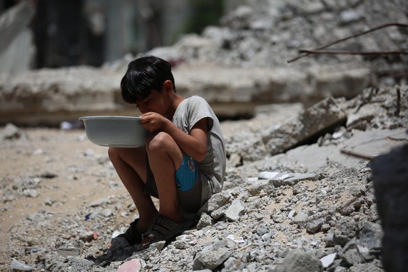 巴以冲突造成的人道主义危机太惨烈了。自2023年10月冲突爆发，加沙地带超7.2