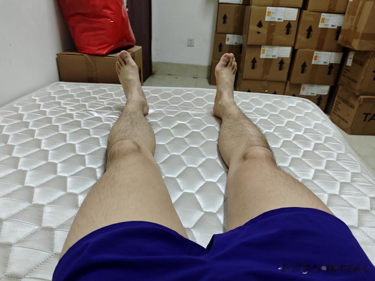 今晚开始就在公司睡，为了客户也是拼了。
今晚加班到22点多，太多的资料要搞，很久