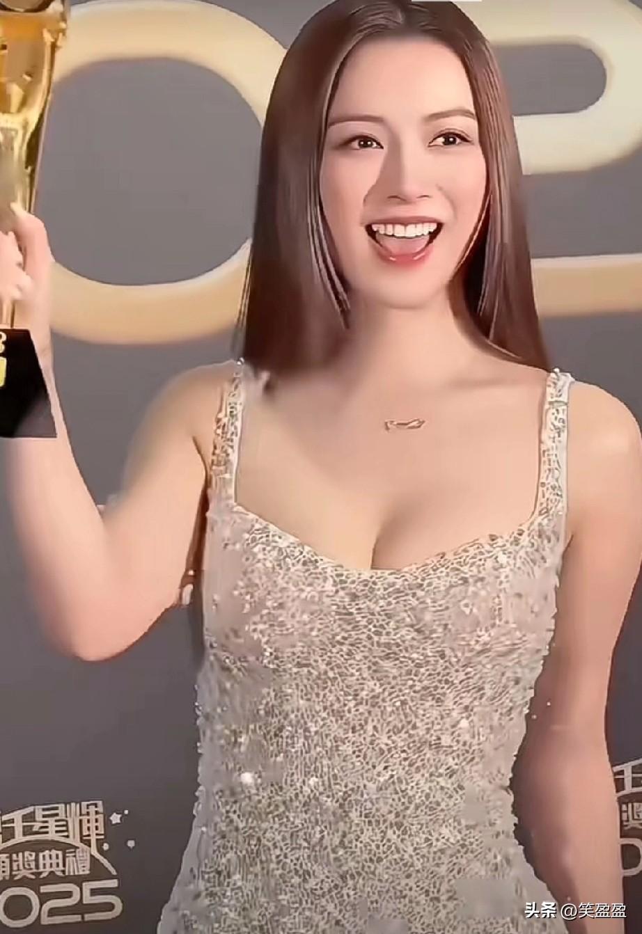 王敏奕（Venus Wong）出生于1992年1月1日，籍贯广东广州，是中国香港