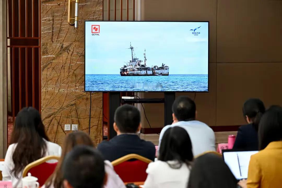 《仁爱礁非法“坐滩”军舰破坏珊瑚礁生态系统调查报告》发布，网友纷纷表示，这么麻烦