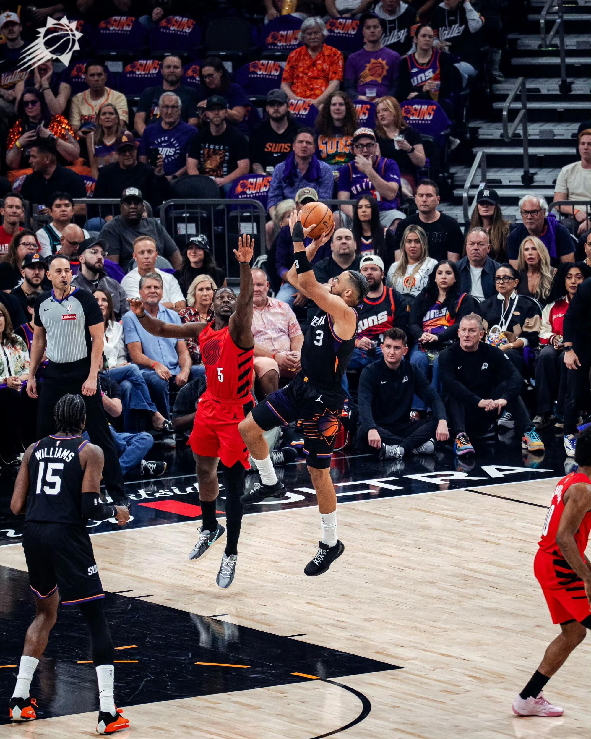 狄龙上头了，开拓者也起势了，这比赛精彩了！免费看球地址：网页链接开拓者vs太阳n