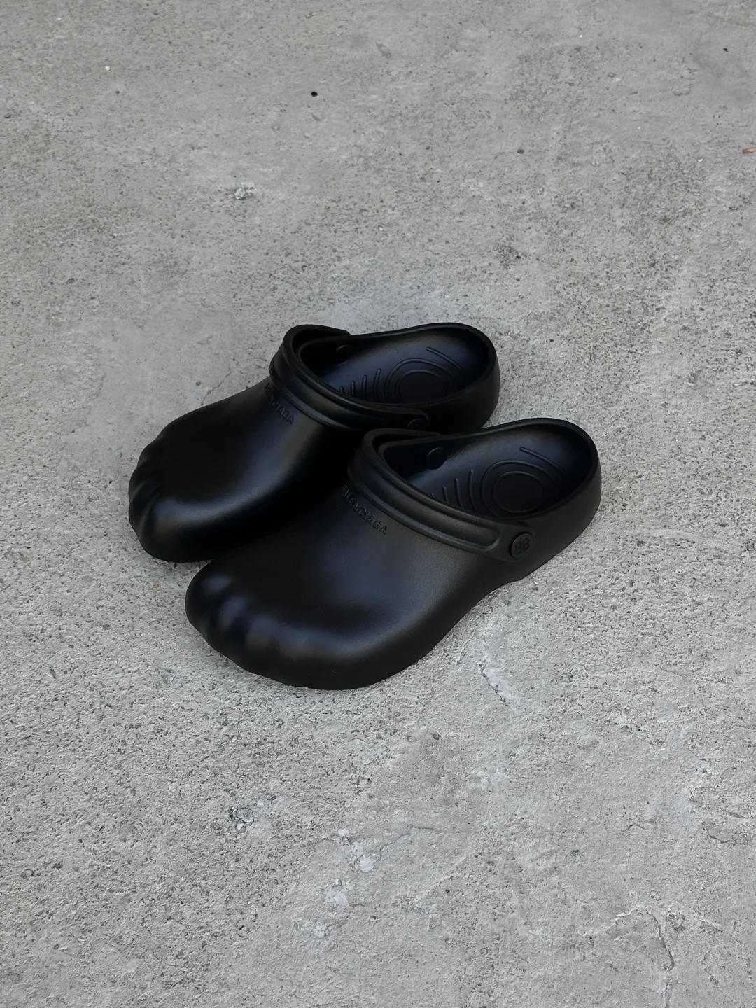 近期多次着用的“巴黎大脚板”👣