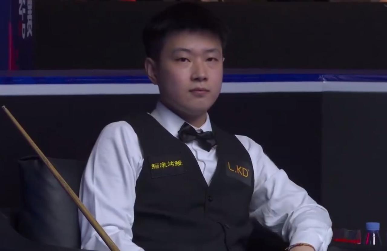 两杆破百赵心童5-1轻松晋级16强

晚场比赛值得关注的是赵心童Vs山姆克雷吉；