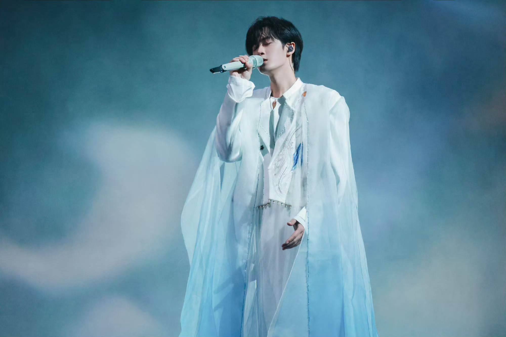 #檀健次多见一次个人巡回演唱会#首站🌟上海！2023年，他以《DREAMS》回