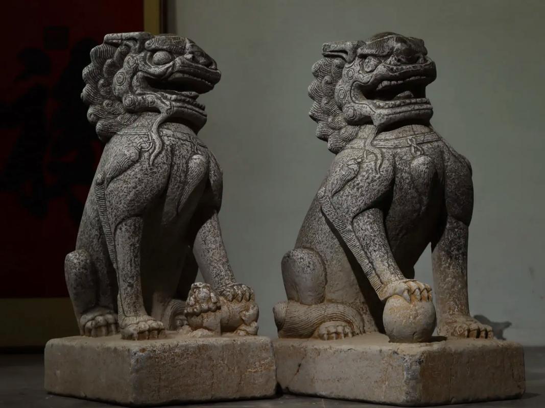 最近韩国向中国赠还了一对流落87年的清代石狮，这事儿挺值得说道。这对石狮原本在咱