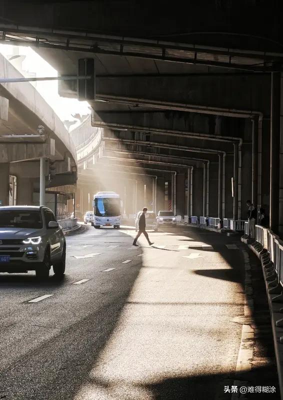 半山腰太挤，我要去山顶看看！那些难走的路，其实都是向上的路。人生没有太晚的开始，