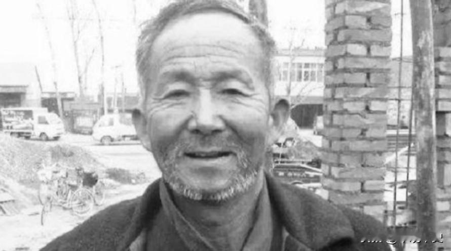 北京一流浪汉因无暂住证被送进收容所，填写籍贯时警察瞬间呆住“您就是大名鼎鼎的杞县