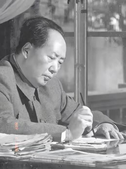 崇洋媚外丢风骨！对外卑躬屈膝，对开国伟人却毫无敬畏
 
不知从何时起，一股扭曲风