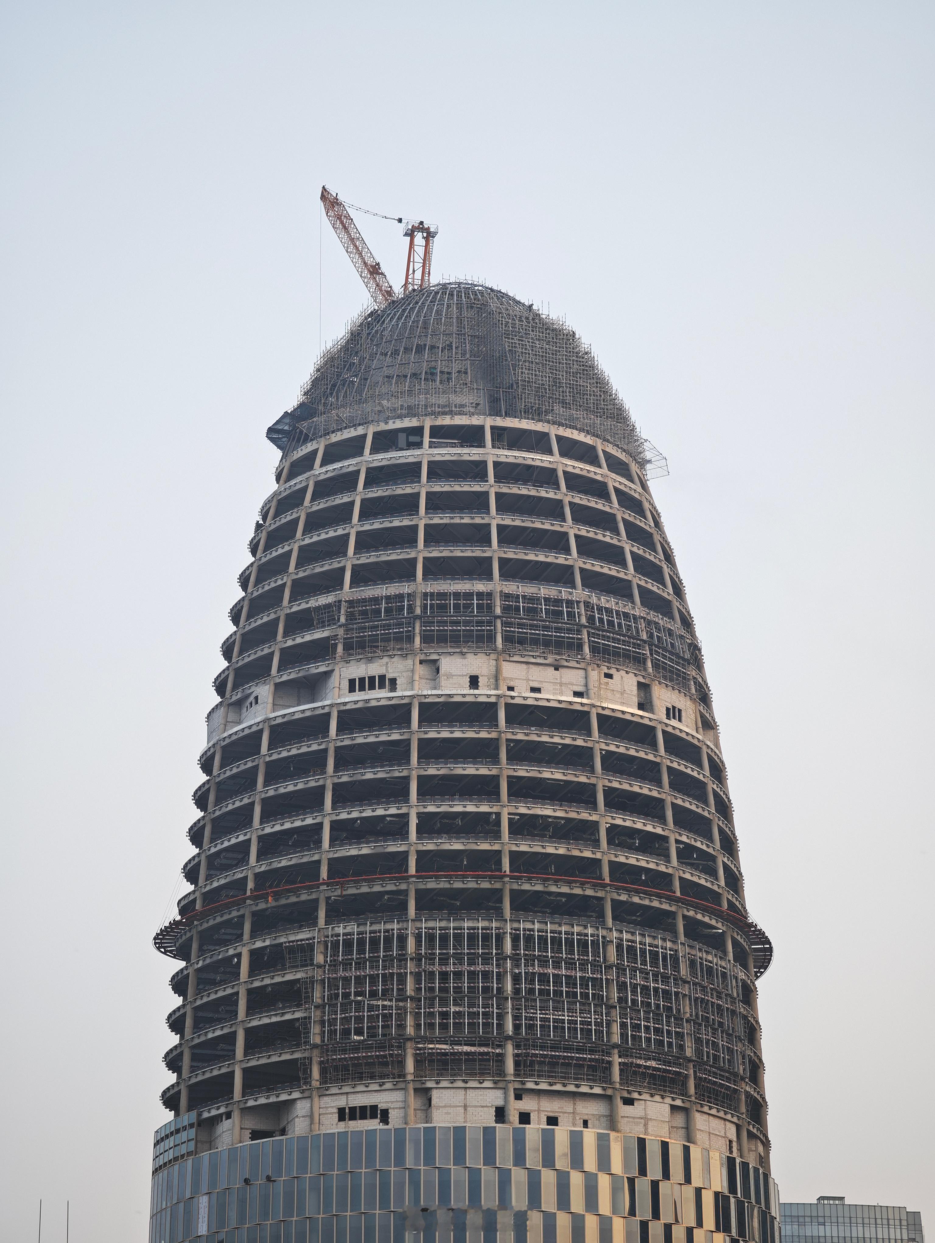 来杭州那么久，这栋造型奇特的大楼终于快封顶了