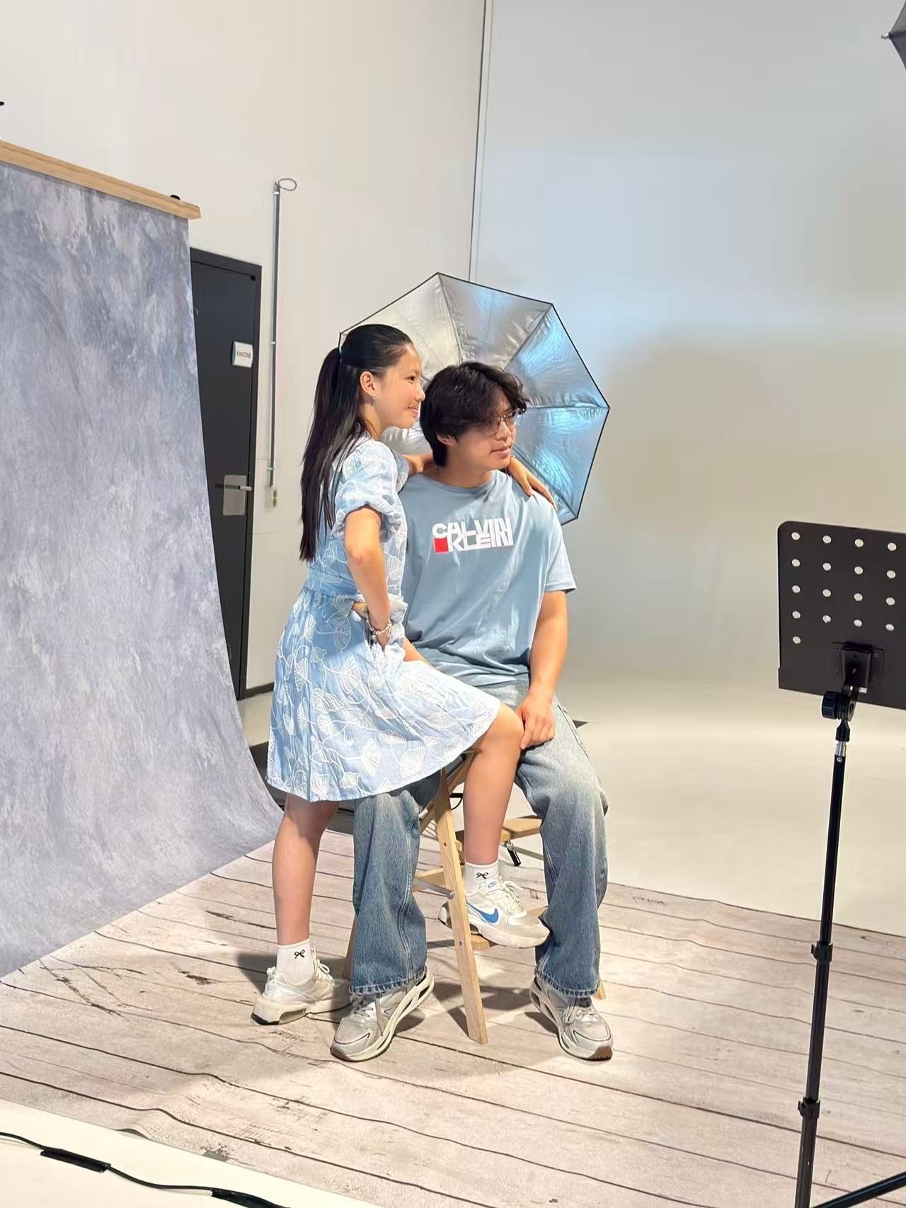 以前哥哥妹妹一起一个学校每年不用预约直接拍，哥哥小学毕业后，妹妹还在这里读所以每