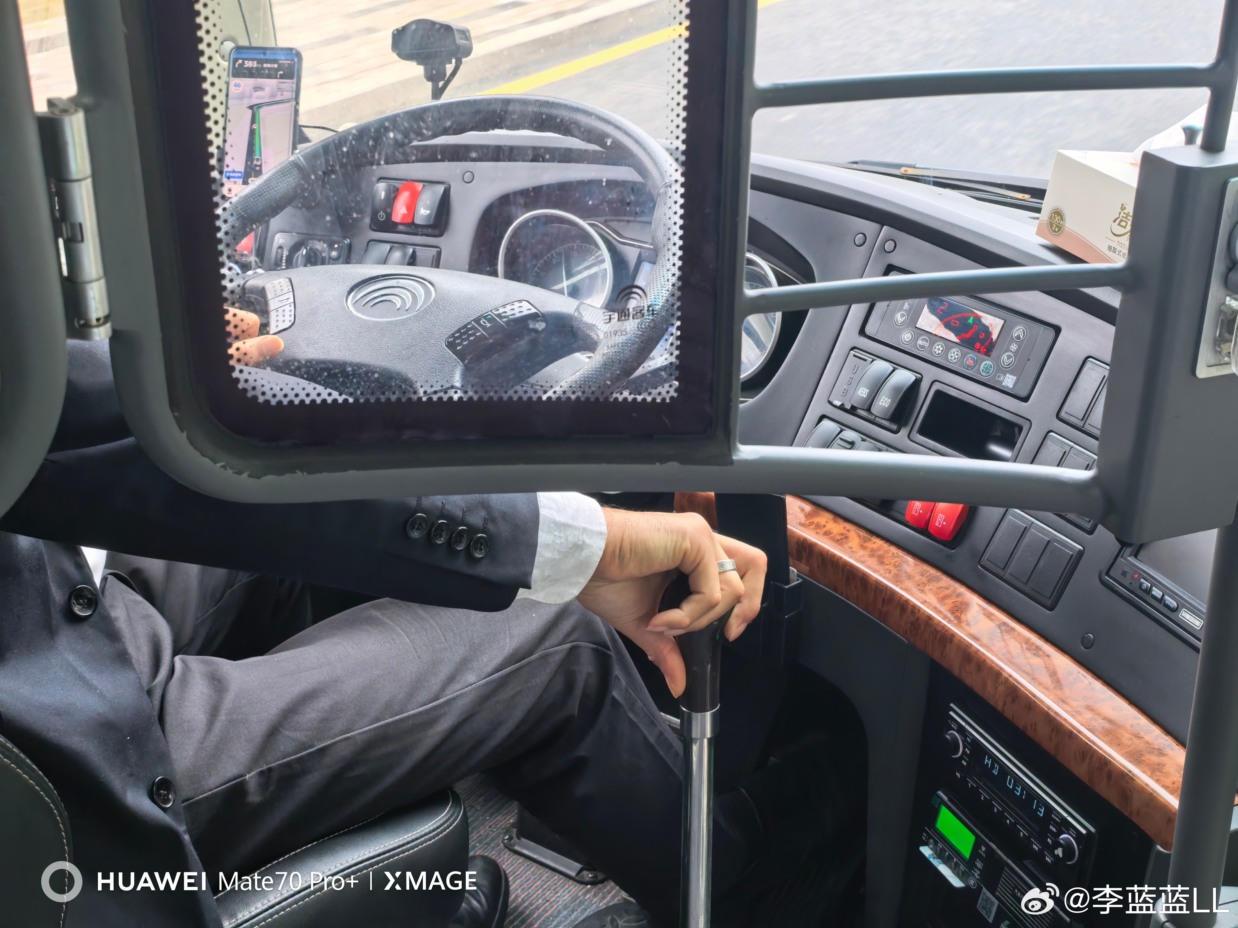 谁认识大巴？帮我看看这是宇通的什么车？用的谁家的什么型号柴油发动机？为什么加速的