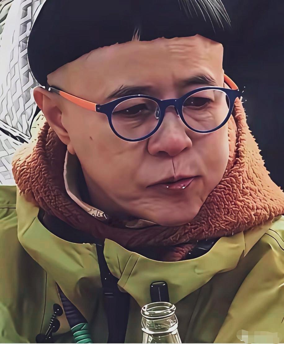 退休了，还留着这个古董发型，实在不好看。