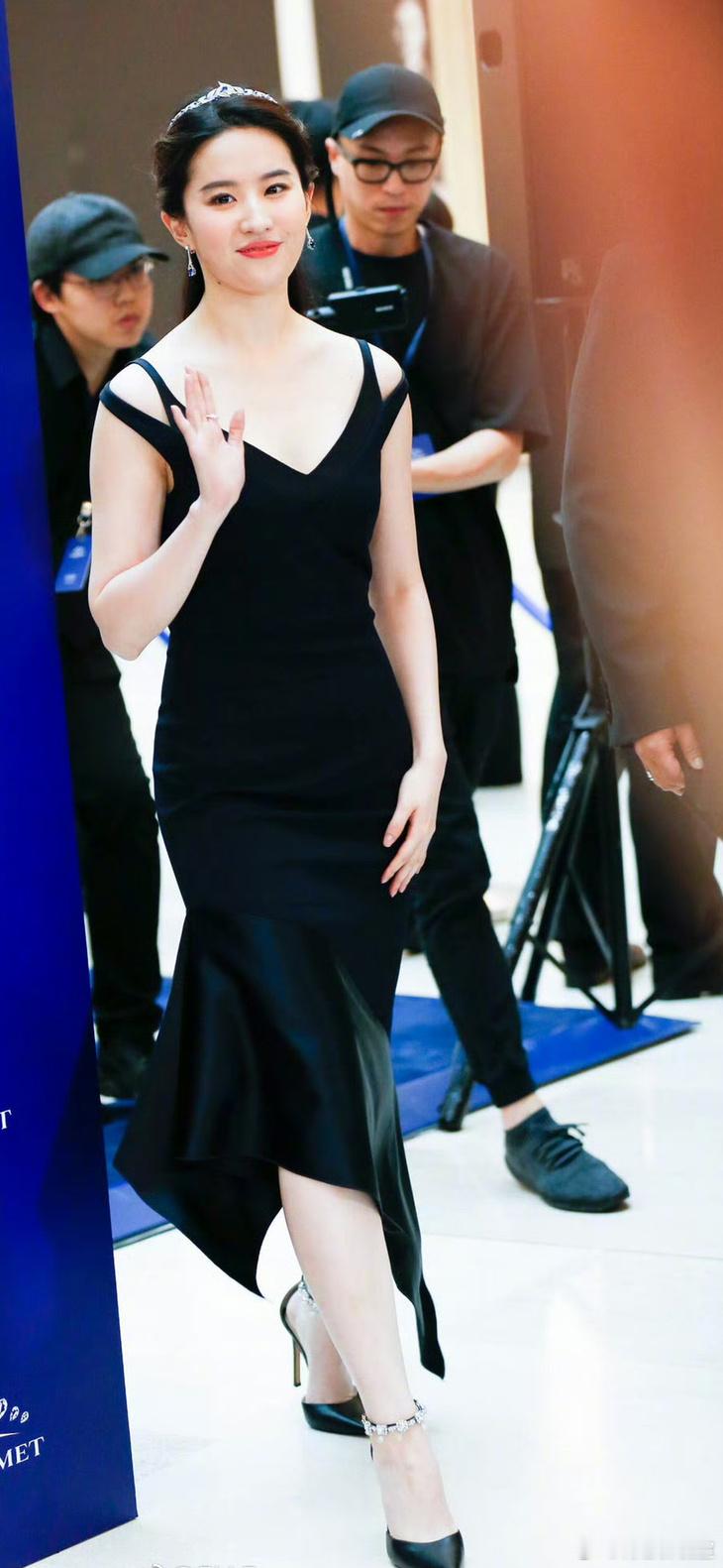 #墨雨云间 大女主# 杨幂的狐妖小红娘前半场撞庆余年2，后半场撞刘亦菲的玫瑰故事