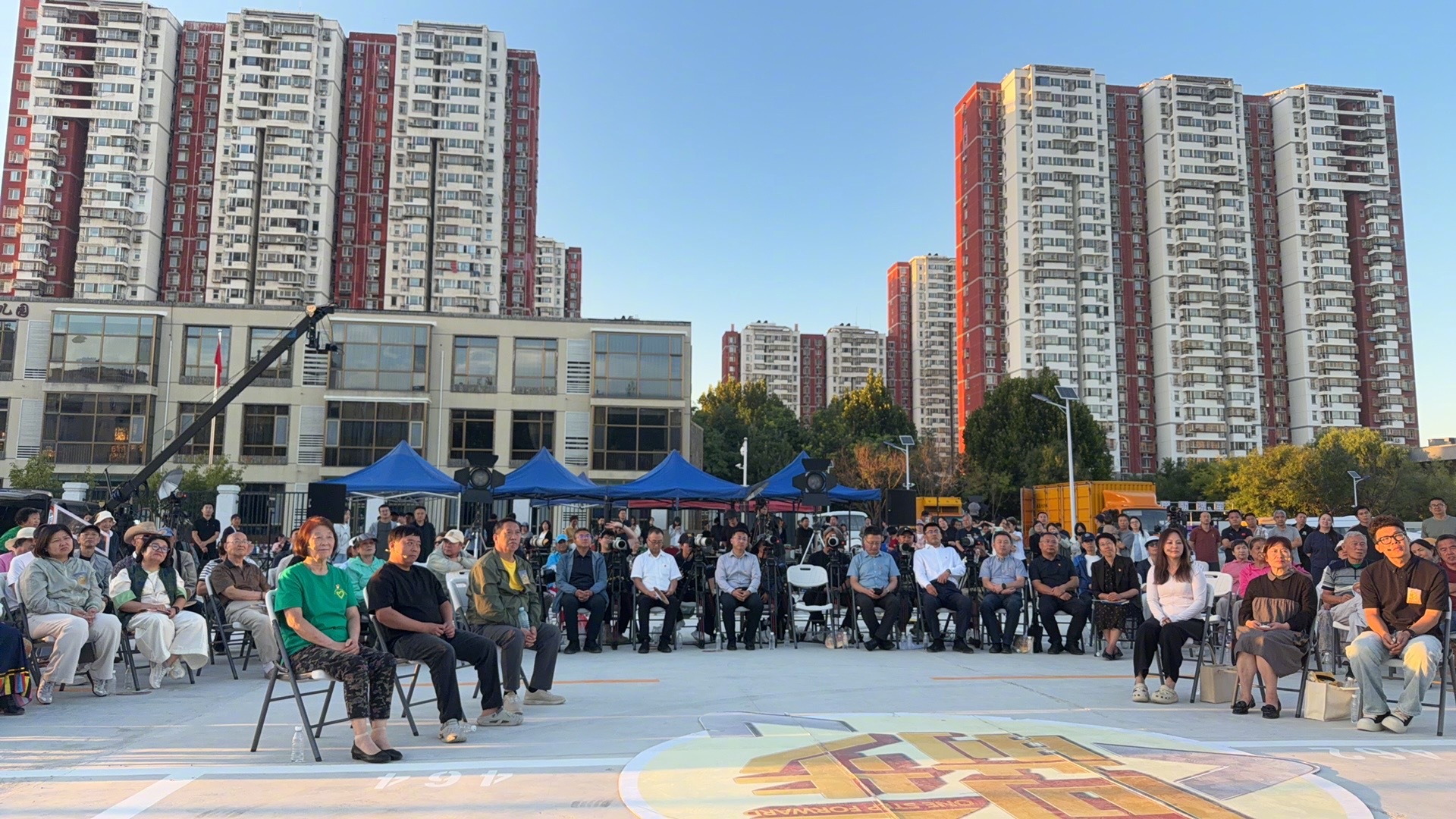 上海四十年公寓续期或缴地价七成热点解读 一套商办公寓，买的时候觉得便宜，等到产权
